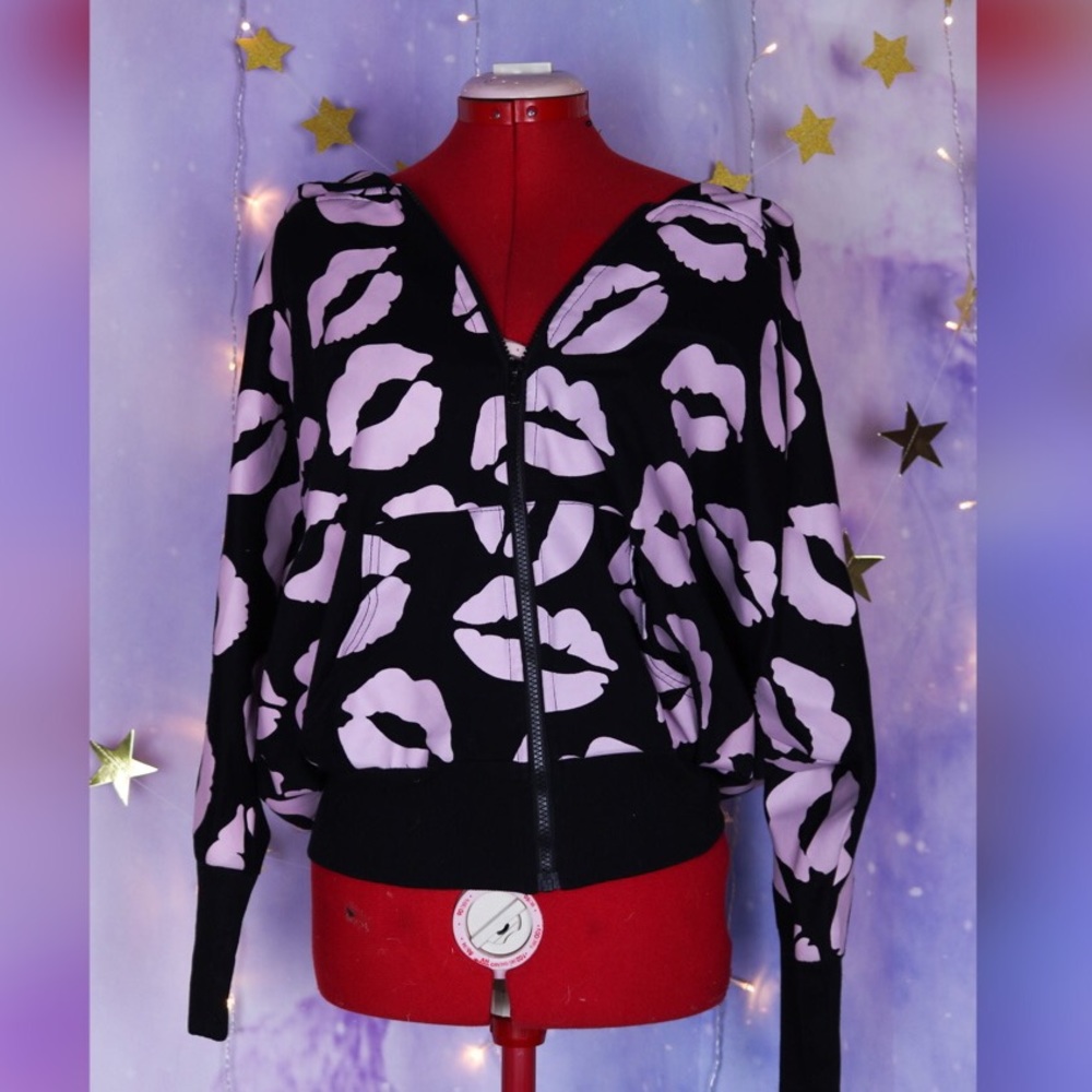 Black Japanese street wear hoodie with kiss mark